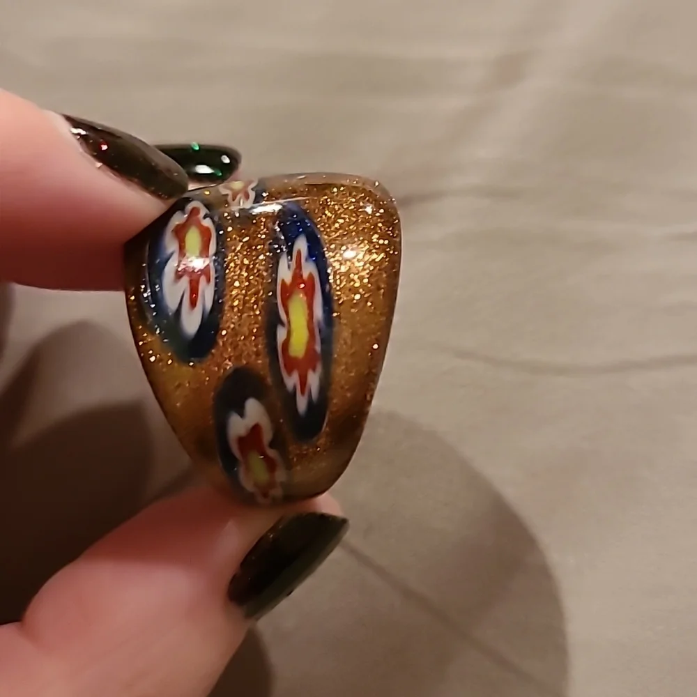 Glass ring with flowers - Picture 6 of 7